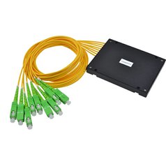 PLC 1x8-G657A1-SC/APC-2mm/1m PLAST BOX - optický rozbočovač 1x8, G657A1, SC/APC konektory, priemer kábla: 2mm, dĺžka kábla: 1m, plastový box: 100*80*10mm