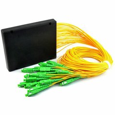PLC 1x32-G657A2-SC/APC-2mm/1m PLAST BOX - optický rozbočovač 1x32, G657A2, SC/APC konektory, priemer kábla: 2mm, dĺžka kábla: 1m, plastový box: 100*80*10mm