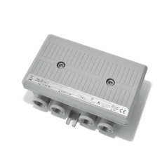 ACP3 P1 - DKTComega 2 x rozbočovač, 10A f/1PIM plug-in modul, AC feed input, CENELEC Class A